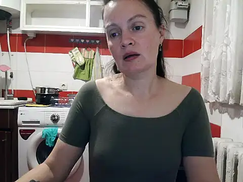 LoveNBloom webcam