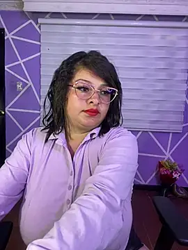 MiiaaJoness webcam