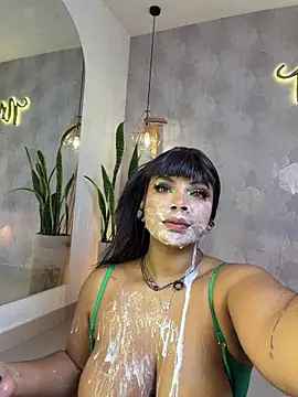 Nicolemorelli2 live cam on StripChat