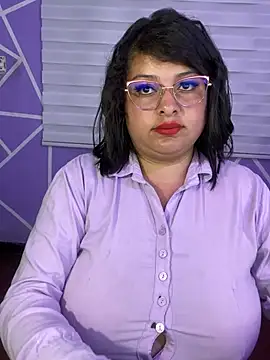 MiiaaJoness webcam