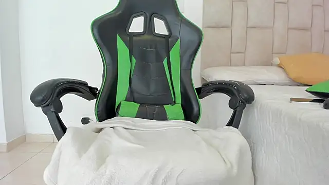 aida_rose_ webcam