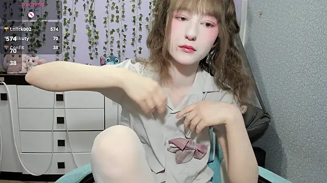 Yoonhee_ki live cam on StripChat