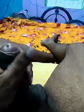 Aaavbnmcxz live cam on StripChat