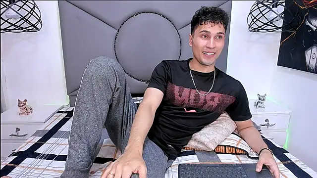 buddy_whitte live cam on StripChat