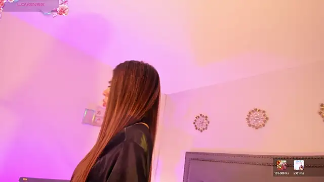 EmmilyClark live cam on StripChat