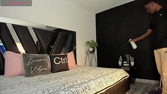 TarekWest live cam on StripChat