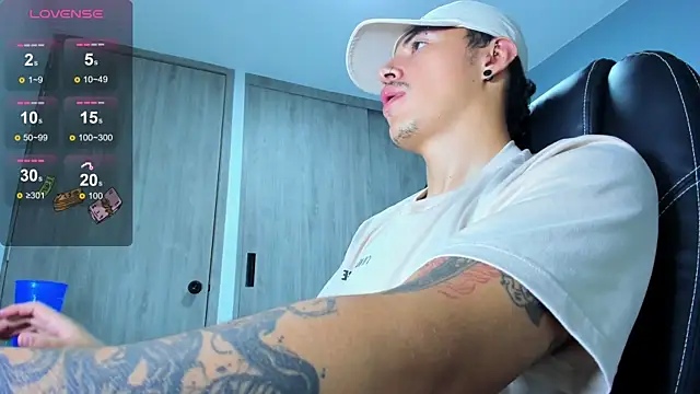 LOBO_ALPHA live cam on StripChat
