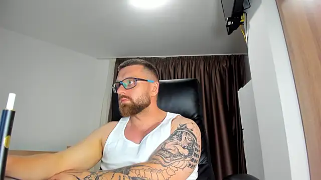 Findom_guy live cam on StripChat