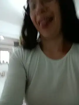 emilypoppy3 live cam on StripChat