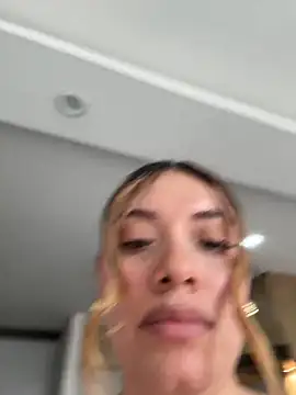 valery_mora webcam