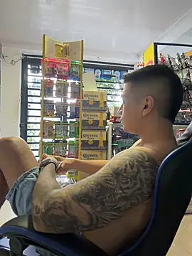OliverWest04 webcam