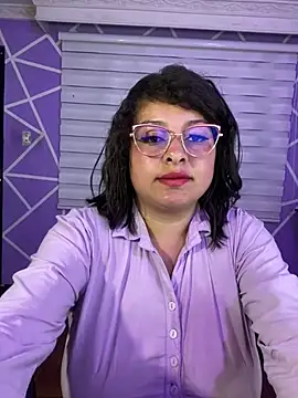 MiiaaJoness webcam