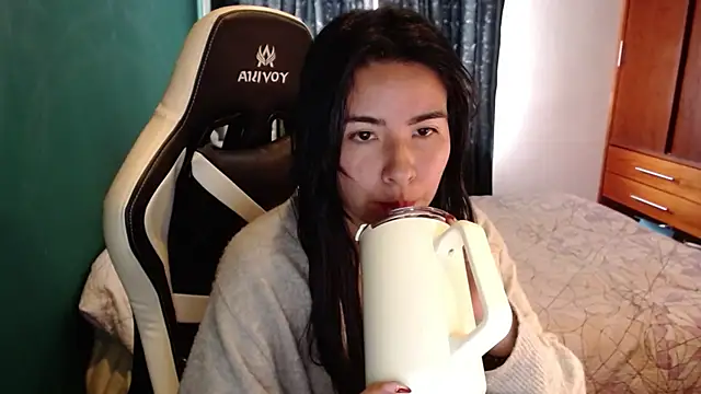 alice_middlee webcam