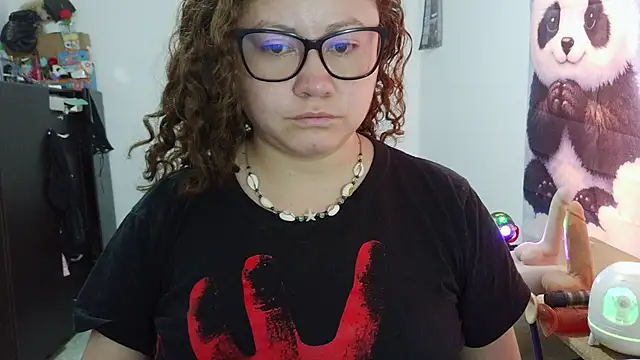 curly_greeneyed webcam