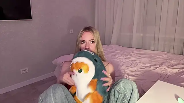 Between_Eeys webcam