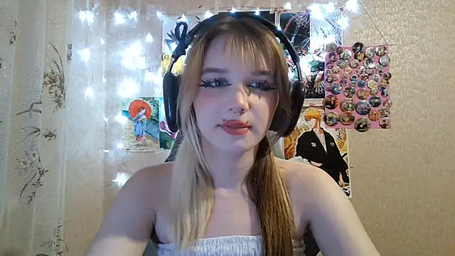MilaTyan live cam on StripChat