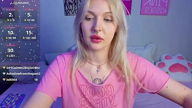 BlondieSummer webcam