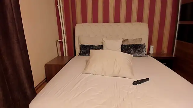 AshxleyPage webcam