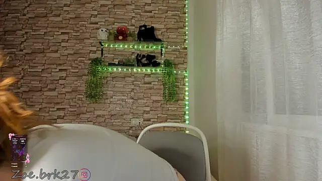 Zoe_brk webcam