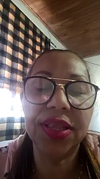 Ladymilf12 webcam