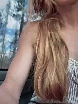 GoldenFlameGoddess webcam
