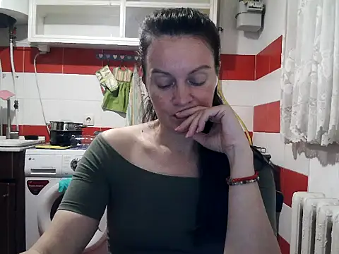 LoveNBloom live cam on StripChat