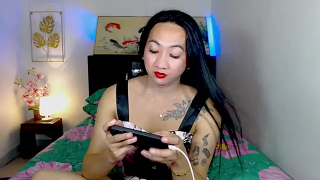 LovelyQueen69 webcam