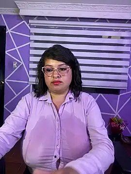 MiiaaJoness webcam