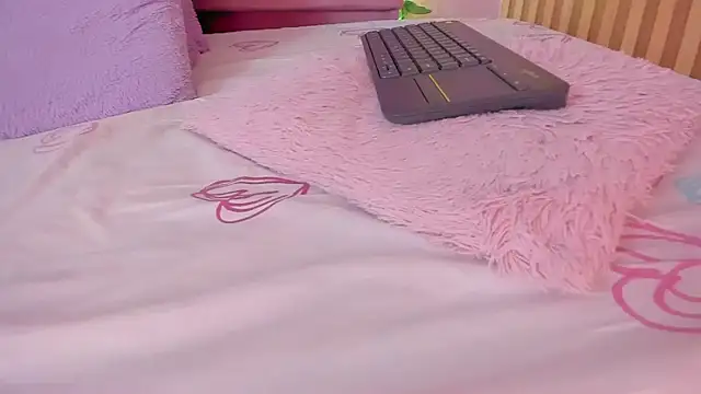 lovely__kiss__ live cam on StripChat