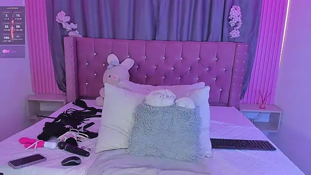 Nayla-Mouna live cam on StripChat