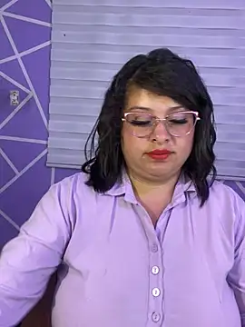 MiiaaJoness webcam