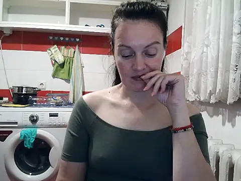LoveNBloom webcam