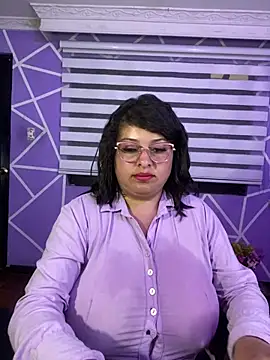 MiiaaJoness live cam on StripChat