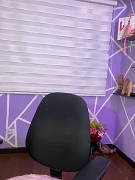 MiiaaJoness webcam