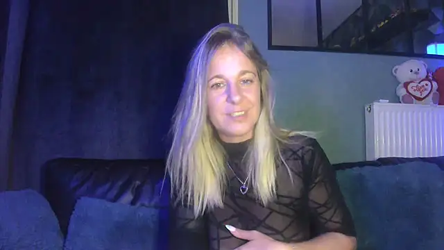 Delichieuse5 live cam on StripChat