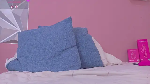 mia_gold_ webcam
