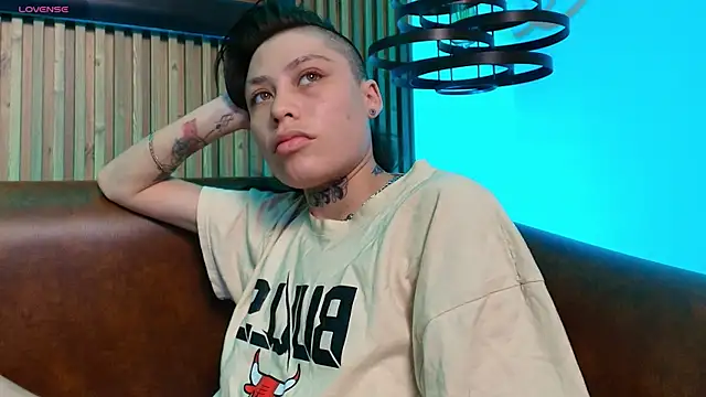 MorganEvans_t live cam on StripChat