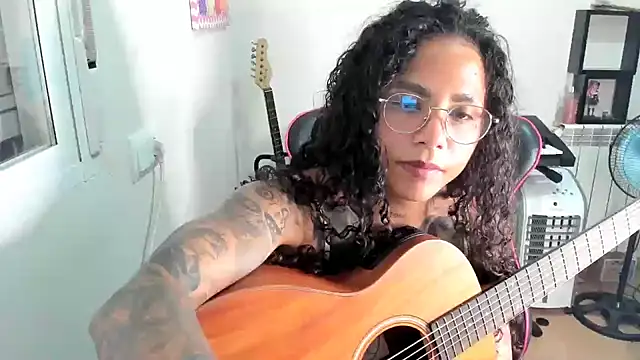 Ama_music webcam