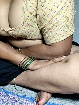 POOJACOUPLE webcam