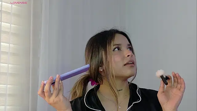 KylieVennet webcam