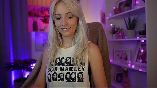 Lucy_Cutie_ webcam