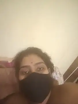 Cute-girlyy webcam