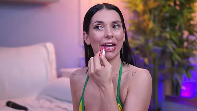 EllyLynne webcam
