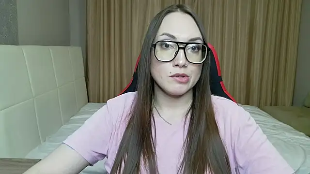 CarolineGlow_ webcam