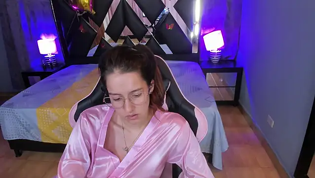 Linda4Petite webcam