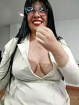 aisha_latina webcam