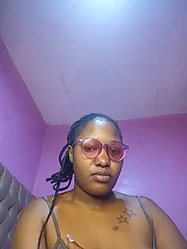 Pretty_Tifffany live cam on StripChat