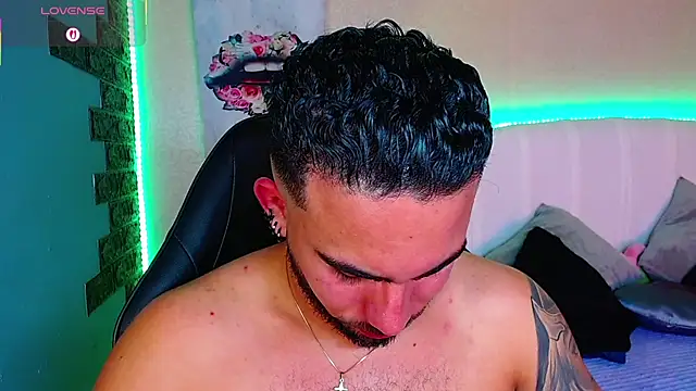 adamhairy live cam on StripChat