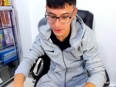 Alexx_bigcockk_ live cam on StripChat