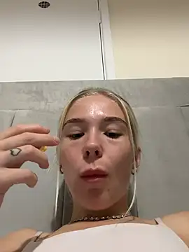 Hotb_x live cam on StripChat